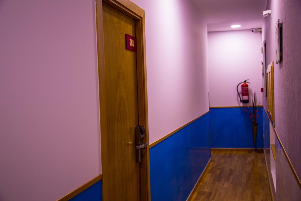 Hostal Montaloya Madrid Luaran gambar