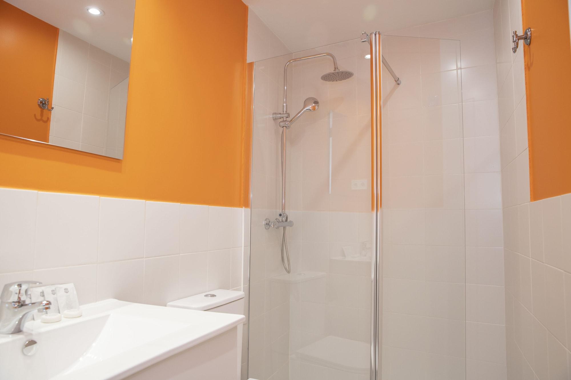 Hostal Montaloya Madrid Luaran gambar