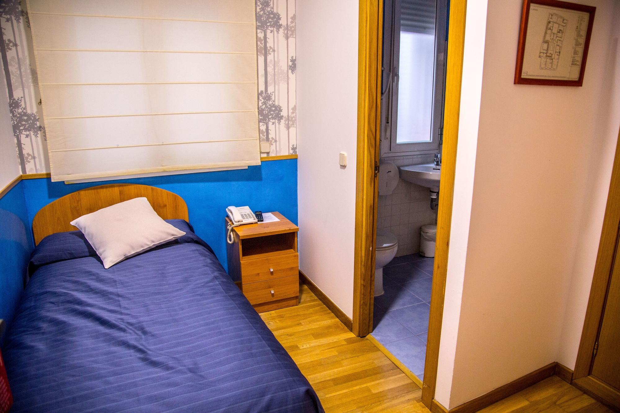 Hostal Montaloya Madrid Luaran gambar