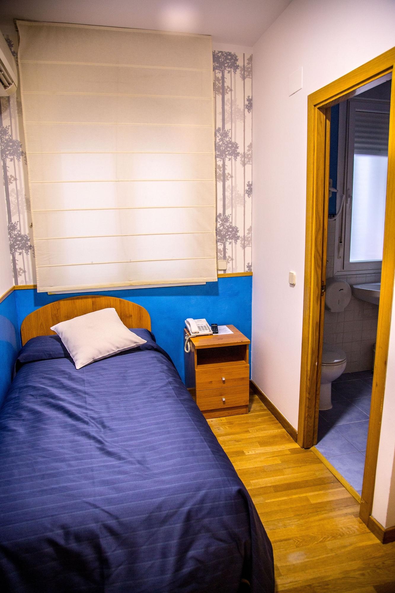 Hostal Montaloya Madrid Luaran gambar