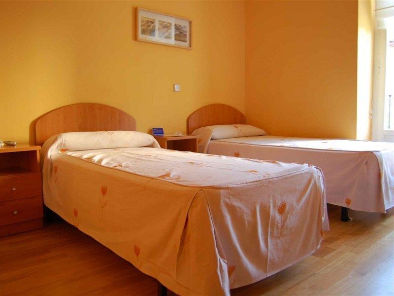 Hostal Montaloya Madrid Luaran gambar
