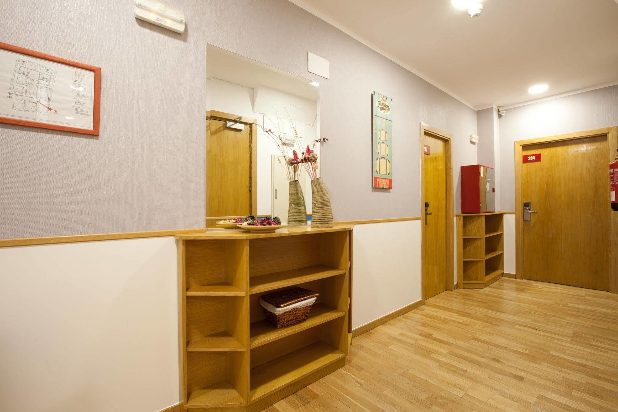 Hostal Montaloya Madrid Luaran gambar